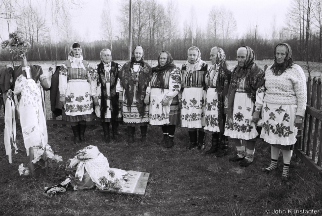 Worshiping the "Stone Maiden", Easter Morning, Daniljevichy 2015, F1140032(2015092-.jpg