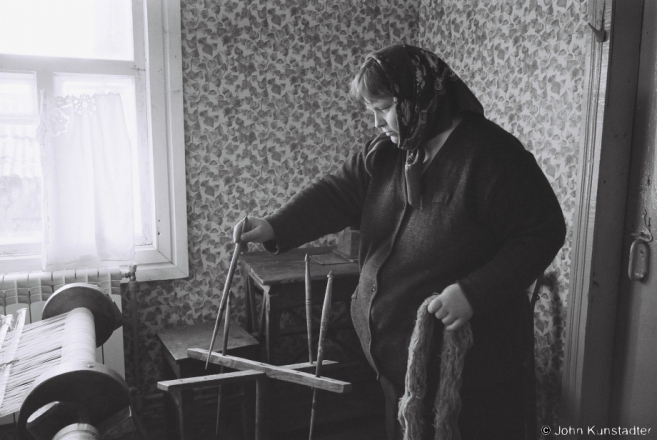 1.Katsja Preparing to Wind Bobbins, Tsjerablichy 2017, 2017079- (F1050011
