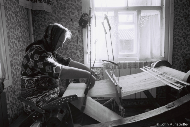 1.Vjerka Weaving on Granny Vul'ljana's Loom, Tsjerablichy 2017, 2017079- (F1050009