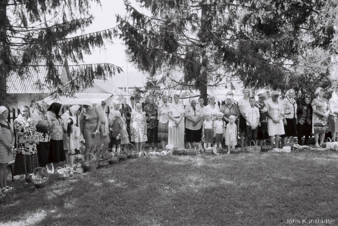 10a.Awaiting Blessing of Apples with Water, Jablychny Spas, Azdamichy 2017, 2017206- (F1140028