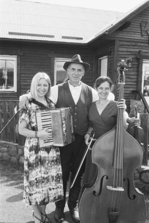 10b.Aljes-Los-with-Alina-and-Aljesja-Rakauski-Fest-2019-2019191-33A
