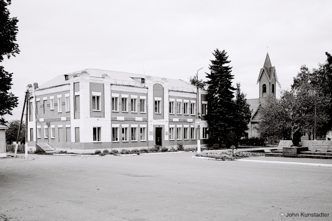 11.Dom-Kudzina-1900-Destroyed-2019-and-R.C.-Church-c-2008-Chervjen-Ihumjen-2015-2015355-19