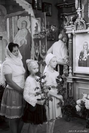 11a.Flowers for Priests to Bear in Procession, Patronal Feast of Holy Trinity, Orthodox Church of the Holy Trinity, Azdamichy 2018, 2018138_33A