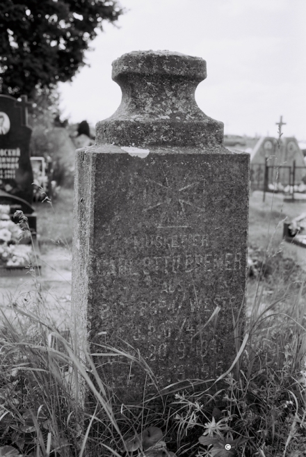 11c.World-War-I-Cemeteries-LXVIII-German-WWI-Cemetery-Varnjany-2016-2016235-14A