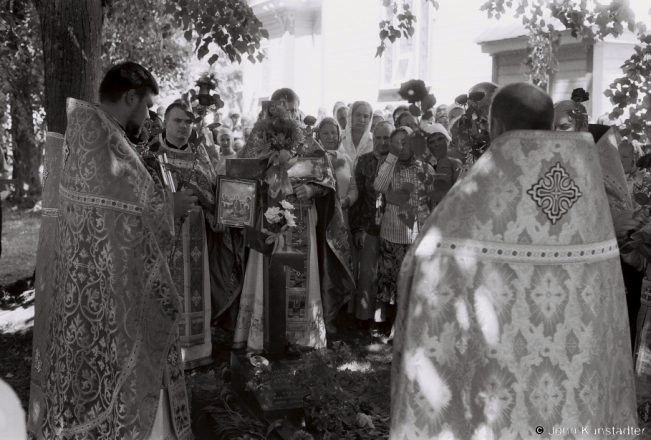 11d.Procession at Grave of Priest A. Varnitski, Procession, Patronal Feast of Holy Trinity, Orthodox Church of the Holy Trinity, Azdamichy 2018, 2018139_04A