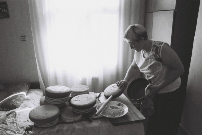 making-cakes-for-an-april-wedding-tsjerablichy-2012-2012083a-06