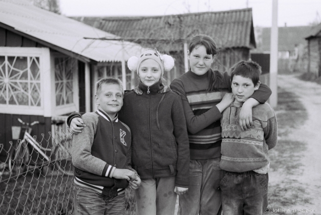 12.Portraits of Polesia, Neighborhood Kids, Tsjerablichy 2016, 2016130a- (F1030018