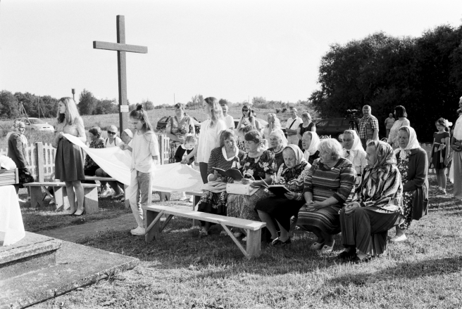 12a.Assembling-for-Pentecost-Mass-and-Presenting-the-Sheet-Papshychy-2019-2019078-28A