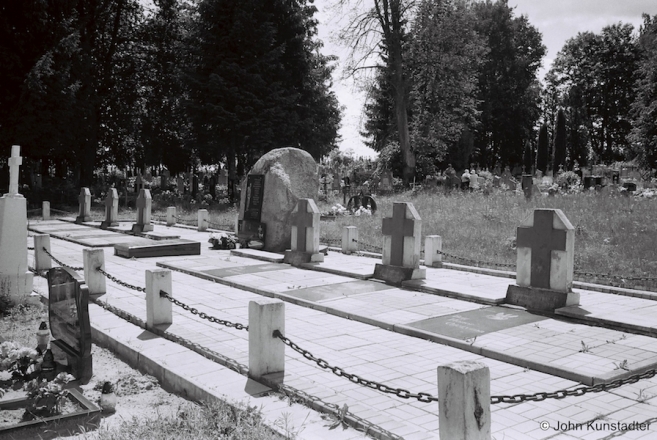 12a.Cemetery-Honoring-Polish-Soldiers-Fallen-in-the-War-Against-the-Bolsheviks-1919-21-Varnjany-2016-2016234c-30A