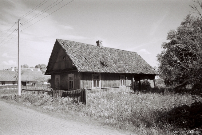 12b.House-with-Shingle-Roof-and-Original-lishtvy-Samujlavichy-Dolnyja-2013-2013156-6A