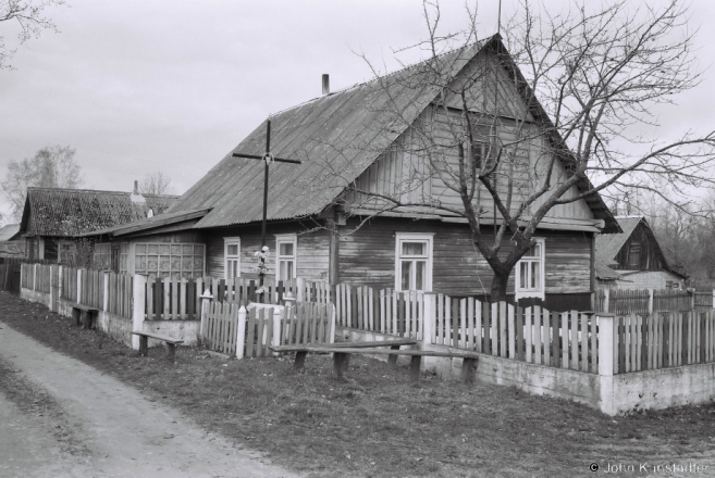 13.Crosses-of-Belarus-CLXII-Roadside-Shrine-Kutniki-Vaukavysk-Dist.-2015-2015125-22A