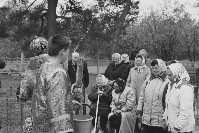 13a.Blessing-the-Congregation-with-Water-Consecration-of-New-Chapel-of-the-Raising-of-the-True-Cross-Ljenin-2019-2019236-632