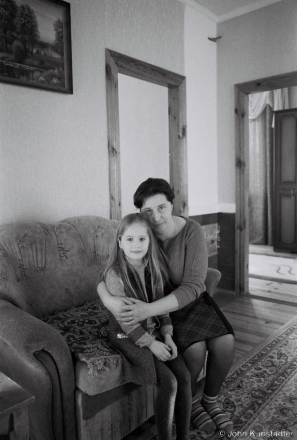 13c.Portraits of Polesia, Halina & Her Daughter Anhjelina, Blessing of Houses on Vadokhryshcha, Azdamichy 2019, 2019008a_07