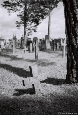 14b.World War I Cemeteries XXIII, Grave of Russian Soldier among German War Graves, Narach 2018, 2018119a_07A