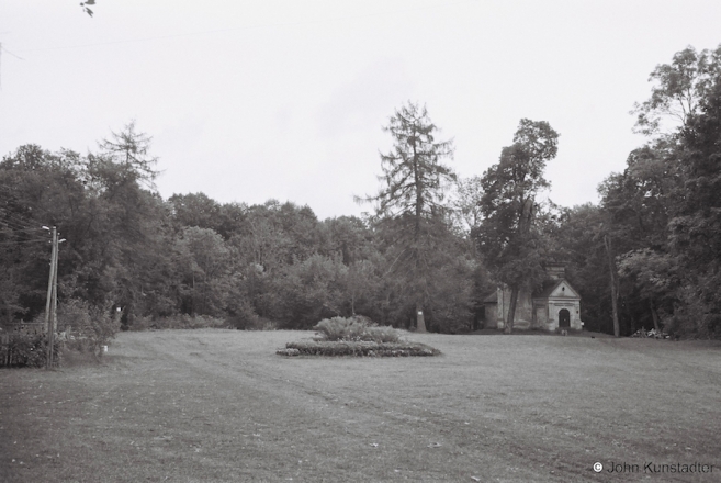 19.Park-with-View-toward-Chapel-Former-Estate-of-the-Kuzhanjetski-Family-Dubaj-2012-2012300-11