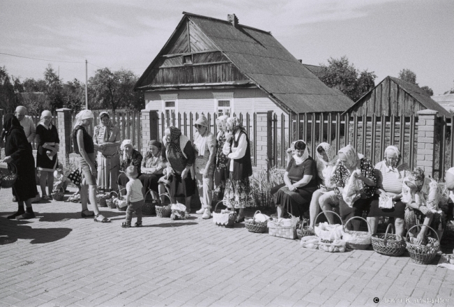 1a.Awaiting-the-Blessing-of-Apples-Jablychny-Spas-Feast-of-the-Transfiguration-Tsjerablichy-2019-2019172_31