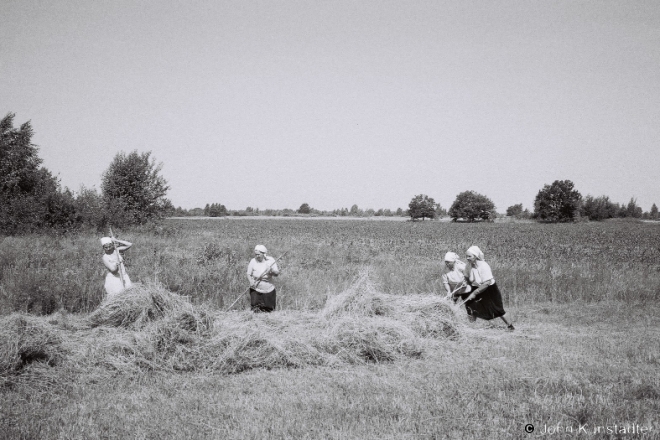 1a.Family-Farming-in-Polesia-Haying-Tsjerablichy-Meadows-2012-2012199-192