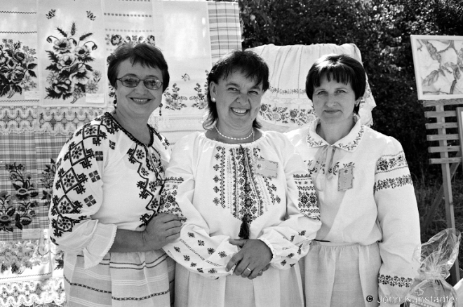 1a.Ljudmila, Halina, Maryja, Sporauski Scything Competition, Vysokaje 2016, 2016259c-20A (00130019