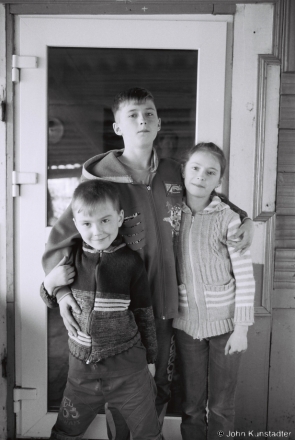 1a.Mats'vjej with His Older Brother Jahor and Sister Chesa, Tsjerablichy 2017, 2017078b- (F1010007
