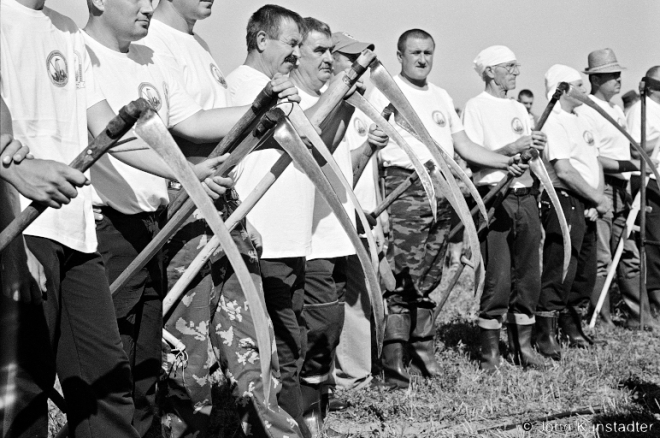 1a.Presentation of Scythers, Sporauski Scything Competion, Vysokaje 2016, 2016261-1A (00140001