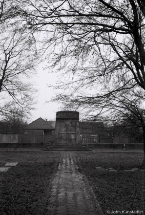 1a.World-War-I-Cemeteries-XXXI-German-Cemetery-Pinsk-2020-2020018b_09A