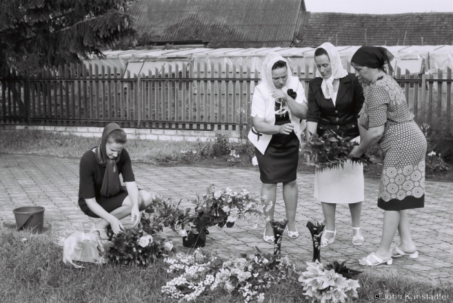 1b.Arranging Flowers, Patronal Feast of the Holy Trinity, Azdamichy 2016, 2016228b- (F1100025
