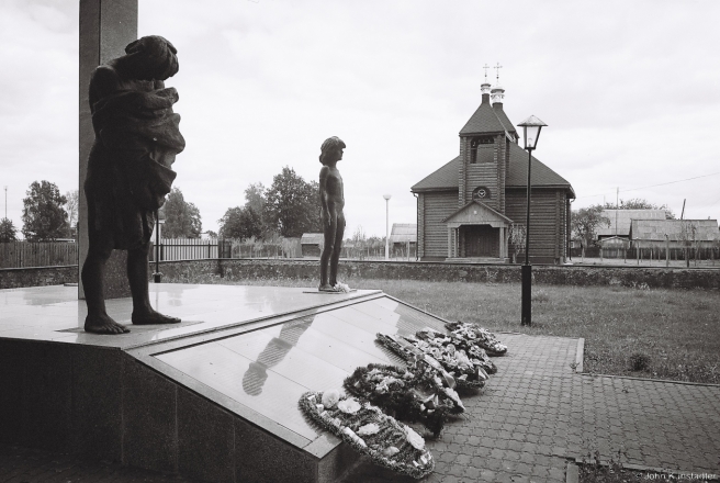 1b.Churches of Belarus CXIX, Orthodox Church of St. Nicholas and Memorial to Villagers Murdered in German-Led Reprisal in 1943, Tonjezh 2015, 2015282-14A(000044