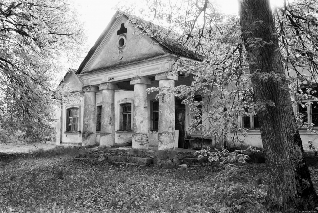1b.Front-Entrance-Former-Manor-House-of-the-Stralka-Family-Stralkava-Estate-Stralkava-2019-2019056-5A