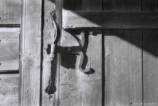 1b.Hinge, Bahushevich Estate & Museum, Kushljany 2018, 2018263b_23A