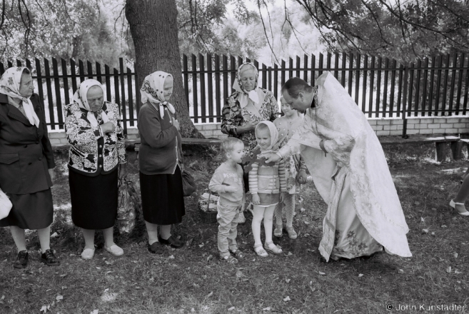 1b.Kissing the Cross, Jablychny Spas, Azdamichy 2015, 2015289-19A (F1040019