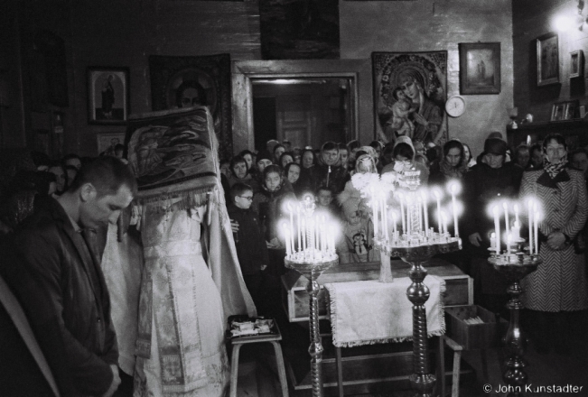 1b.Returning Plashchanitsa to Holy Table, All-Night Easter Vigil, Azdamichy 2018, 2018049_06A