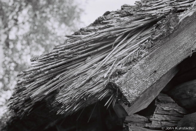 1b.Thatched Roof, Tsjerablichy 2017, 2017104b- (F1100015