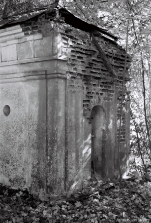 1b.Tomb in Chapel Yard, Dushkava 2018, 2018267b_15A