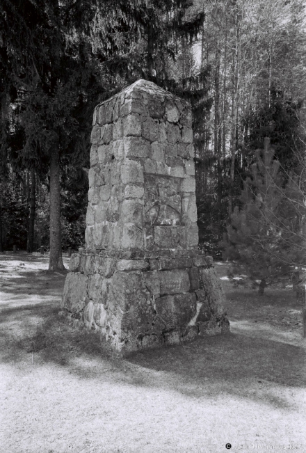 1b.WWI-Cemeteries-LXXVII-Monument-to-Fallen-Soldiers-of-the-48th-Infantry-Regiment-German-WWI-Cemetery-Bujki-2018-2018092a_05A