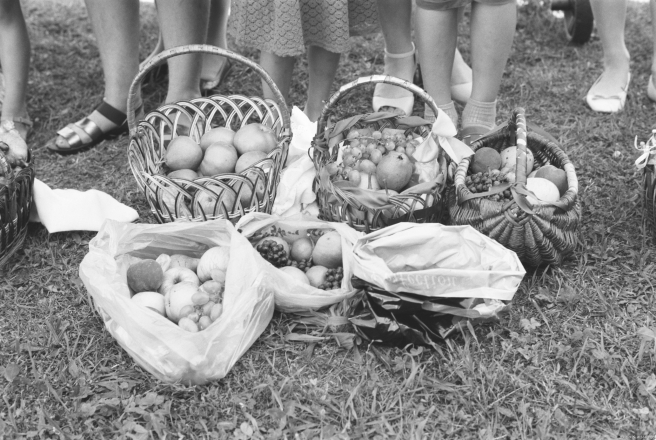 1c.Awaiting-the-Blessing-of-Apples-Jablychny-Spas-Feast-of-the-Transfiguration-Tsjerablichy-2019-2019173-12A