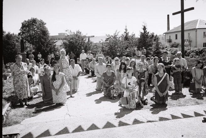 1c.Awaiting the Procession, Feast of St. Roch, Narach (Kabyl'nik) 2015, 2015278-09