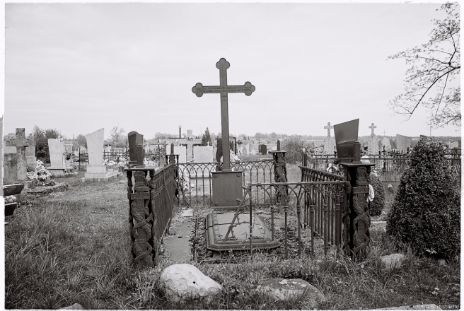1c.Crosses of Belarus LIX, Cast-Iron Cross and Grave of a Member of the Orda Family, Lahishyn Cemetery 2016, 2016129a-11A (000043