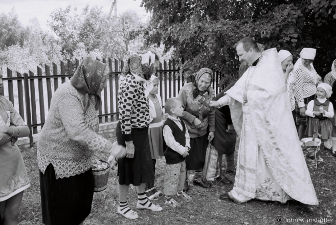 1c.Kissing the Cross, Jablychny Spas, Azdamichy 2015, 2015289-34A (F1040034