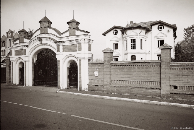 1c.Nouveau-Riche-House-Gate-Hohal-Gogol-Street-Mazyr-2015-2015363-7A