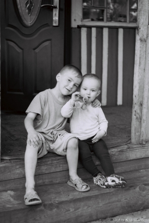 1d.Mats'vjej with His Younger Brother Jelisjej, Tsjerablichy 2016, 2016214- (F1110020