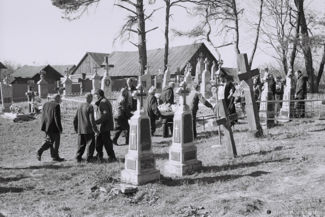 1d.Carrying-Maryja-Kasheuskajas-Coffin-to-the-Grave-Site-Tsjerablichy-Old-Cemetery-2018-2018054_23A