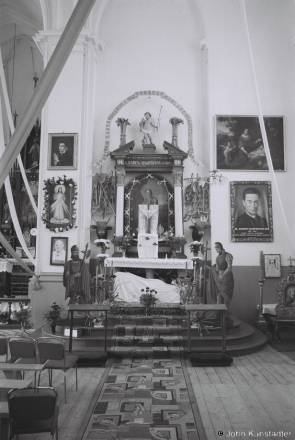1d.Churches-of-Belarus-CCCXCIV-Right-Hand-Altar-R.C.-Church-of-Our-Lady-of-Good-Counsel-Njastanishki-2014-2014112-15A