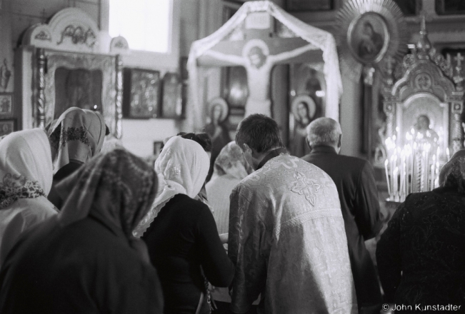 1d.Distributing Wheat Berries during Matins, Patronal Feast of St. Nicholas, Rukhcha 2018, 2018111_08A