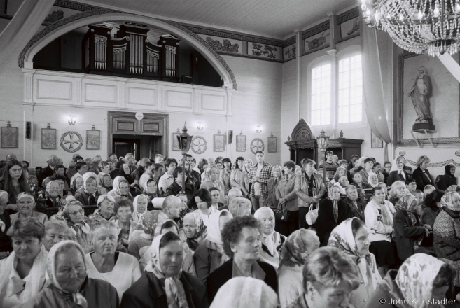 1d.Awaiting Mass, Feast of St. Anthony, Strubnitsa 2017, 2017171- (F1010005
