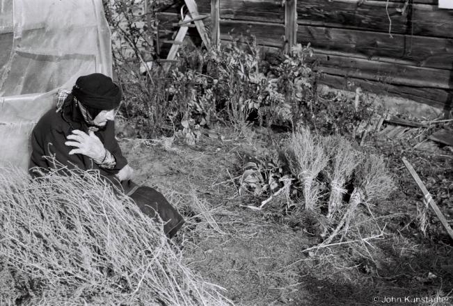 1d.Granny Prosja Making Brooms, Tsjerablichy 2018, 2018278b_15A