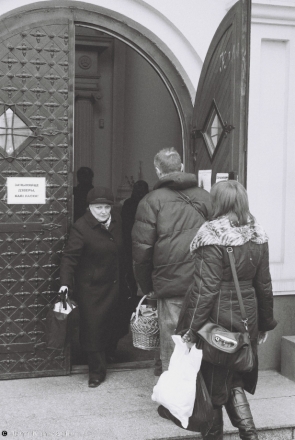 1e.Blessing of Easter Bread, Cathedral of the Blessed Virgin Mary, Mjensk 2012, 2012060-34A