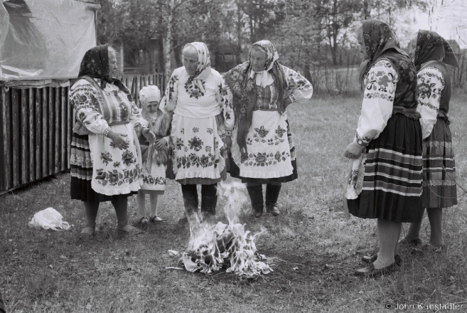 1f.Burning Last Year's Clothes of the Maiden-Turned-to-Stone, Holy Saturday, Daniljevichy 2016, 2016134- (F1110012