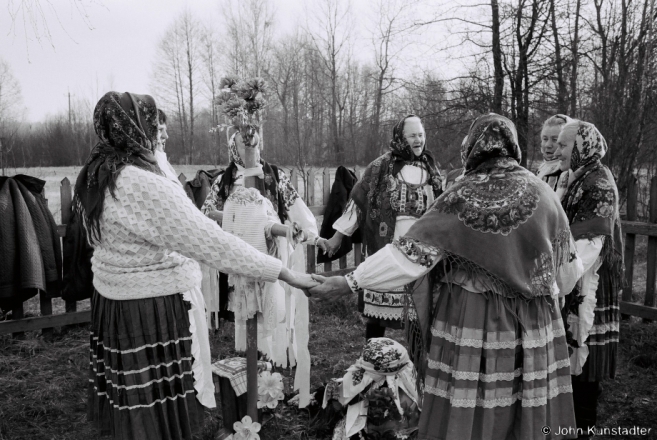 Worshiping the "Stone Maiden", Easter Morning, Daniljevichy 2015, F1130002(2015094-.jpg