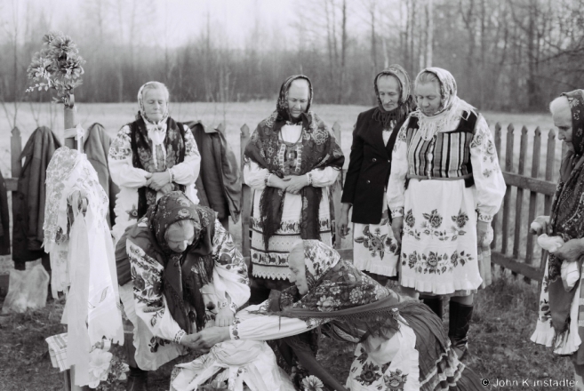 Dressing the "Stone Maiden", Easter Morning, Daniljevichy 2015, F1160015(2015093-.jpg