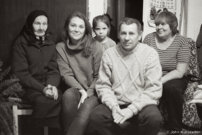 2.Four Generations on the Eve of Granny Prosja's 100th Birthday, Tsjerablichy 2018, 2018005a- (F1050010